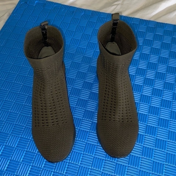 Iva sneaker in olive green from Shiekh Size 7 - Picture 2 of 6